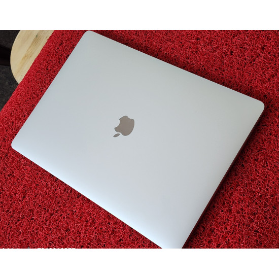 MACBOOK AIR