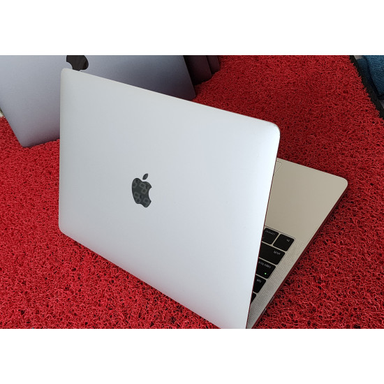 MACBOOK AIR